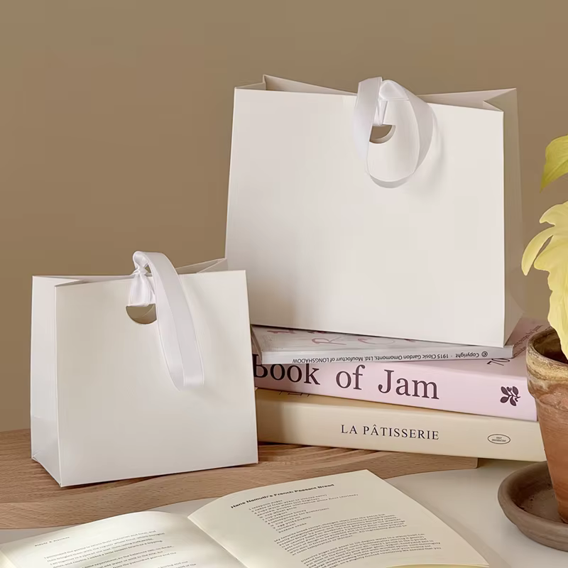10 sacs en papier portables pour bijoux, parfums, rouges à lèvres, cosmétiques et emballages cadeaux