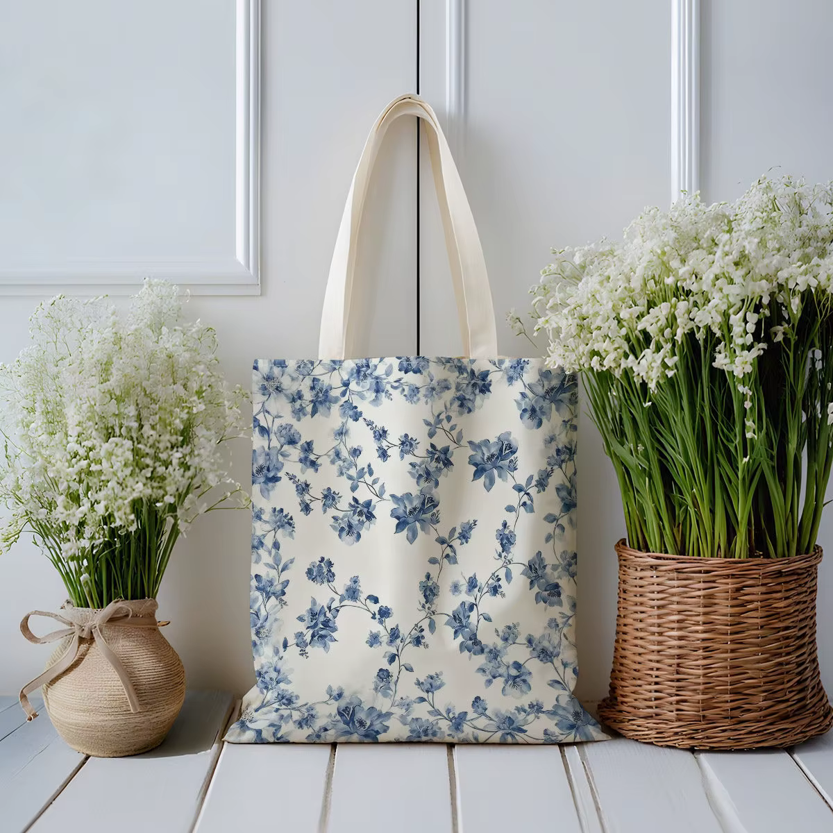 Sac fourre-tout en toile imprimé motif fleurs bleues, idéal pour un usage quotidien, les courses, l'