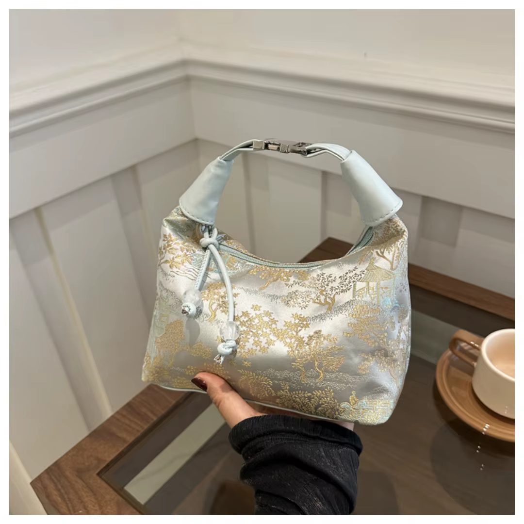 Nouveau sac fourre-tout tendance Chic sac à bandoulière brodé doux Texture en Nylon pendentif perle 