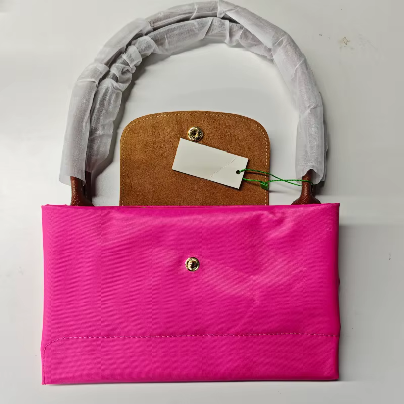 Sac hobo pliable classique en nylon, sac à main à bandoulière pour femmes avec design brodé