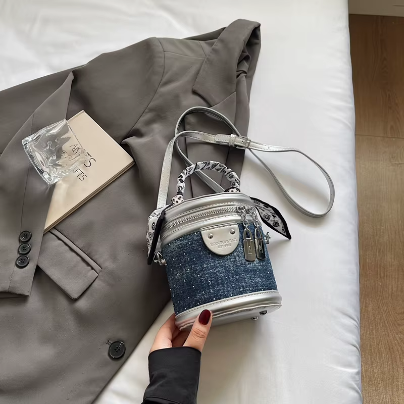 Sac à main en Denim Vintage pour femmes, sac seau de styliste, sac à bandoulière de luxe clouté en d