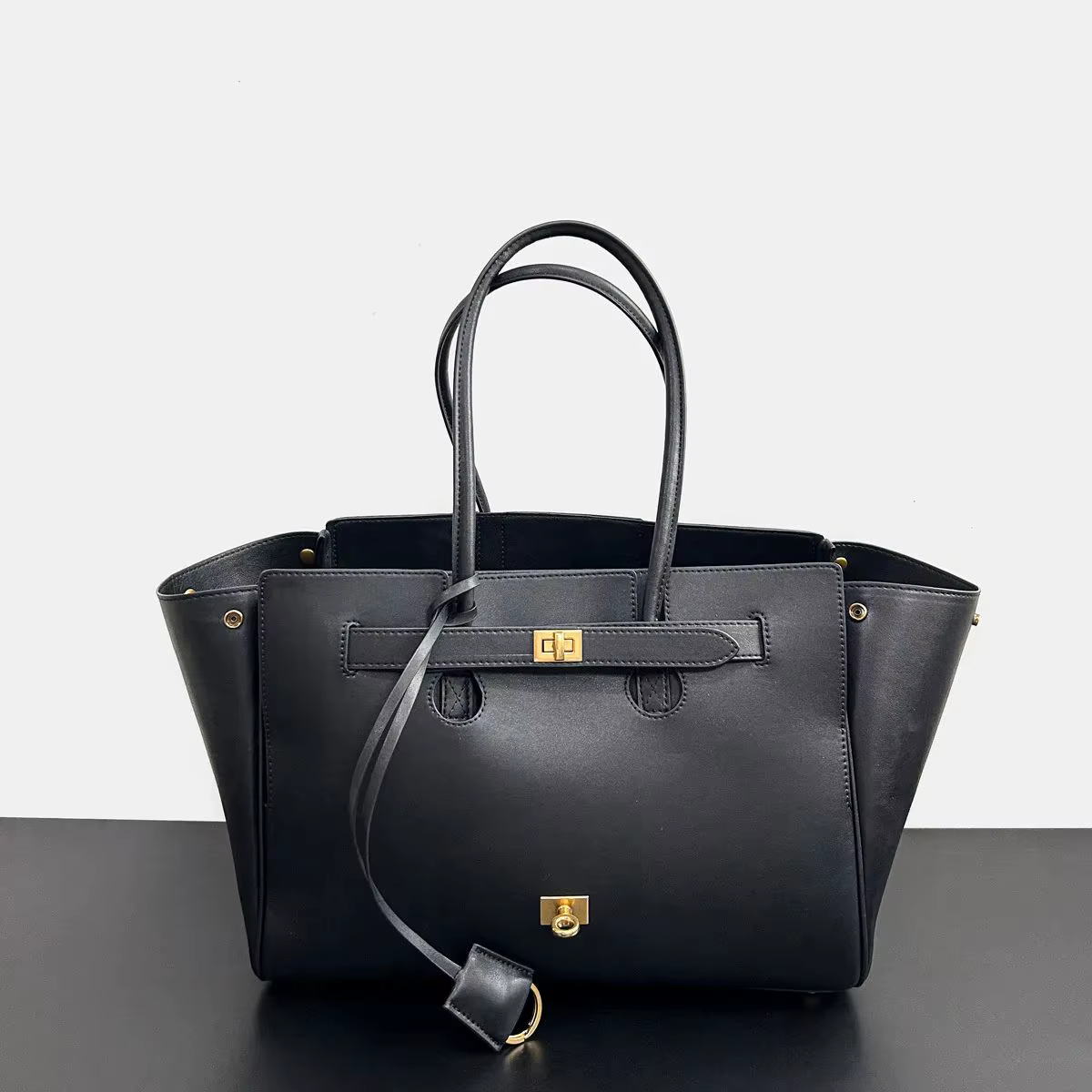 Sac à bandoulière de luxe grande capacité en cuir noir de haute qualité avec fermoir argenté/doré, s