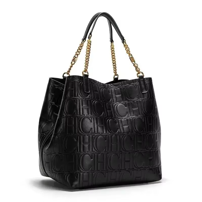 Sac fourre-tout en cuir gaufré CH avec poignée chaîne, intérieur spacieux, idéal pour le bureau, ess