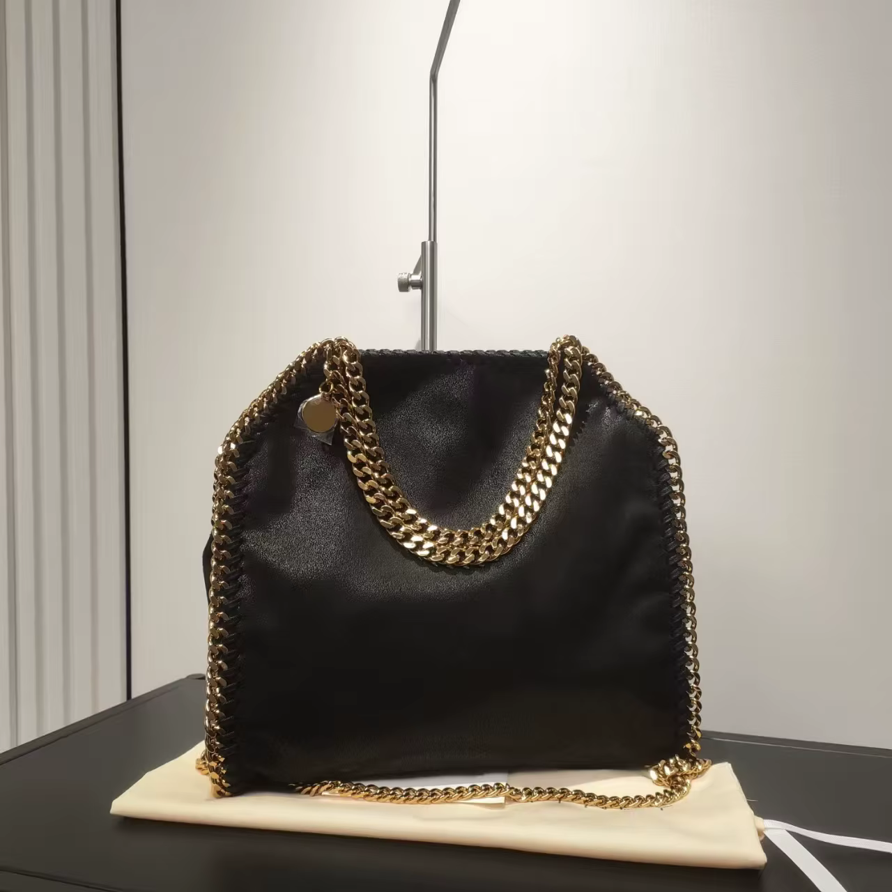 Sac à bandoulière à trois chaînes en faux daim écologique pour femme, tendance et pratique pour les