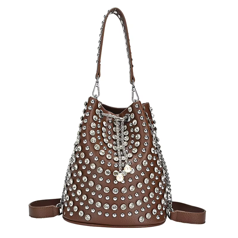 Sac seau style urbain grande capacité, sac bandoulière à rivets avec cordon de serrage et chaîne sou