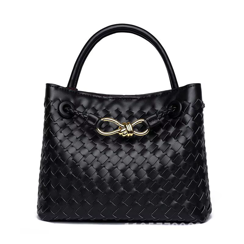 Sac à main minimaliste urbain à la mode, fourre-tout tissé à la main avec détail de tricot, bandouli