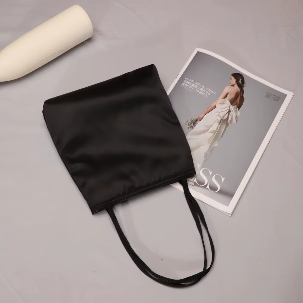 Sacs à main pour femmes Designer porte-monnaie de luxe 2023 nouveau en SATIN petit sac à provisions 