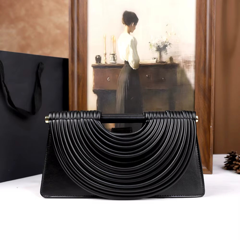 Le nouveau sac tissé à main avec lignes 2025 est un sac à main unique, haut de gamme, individuel et 