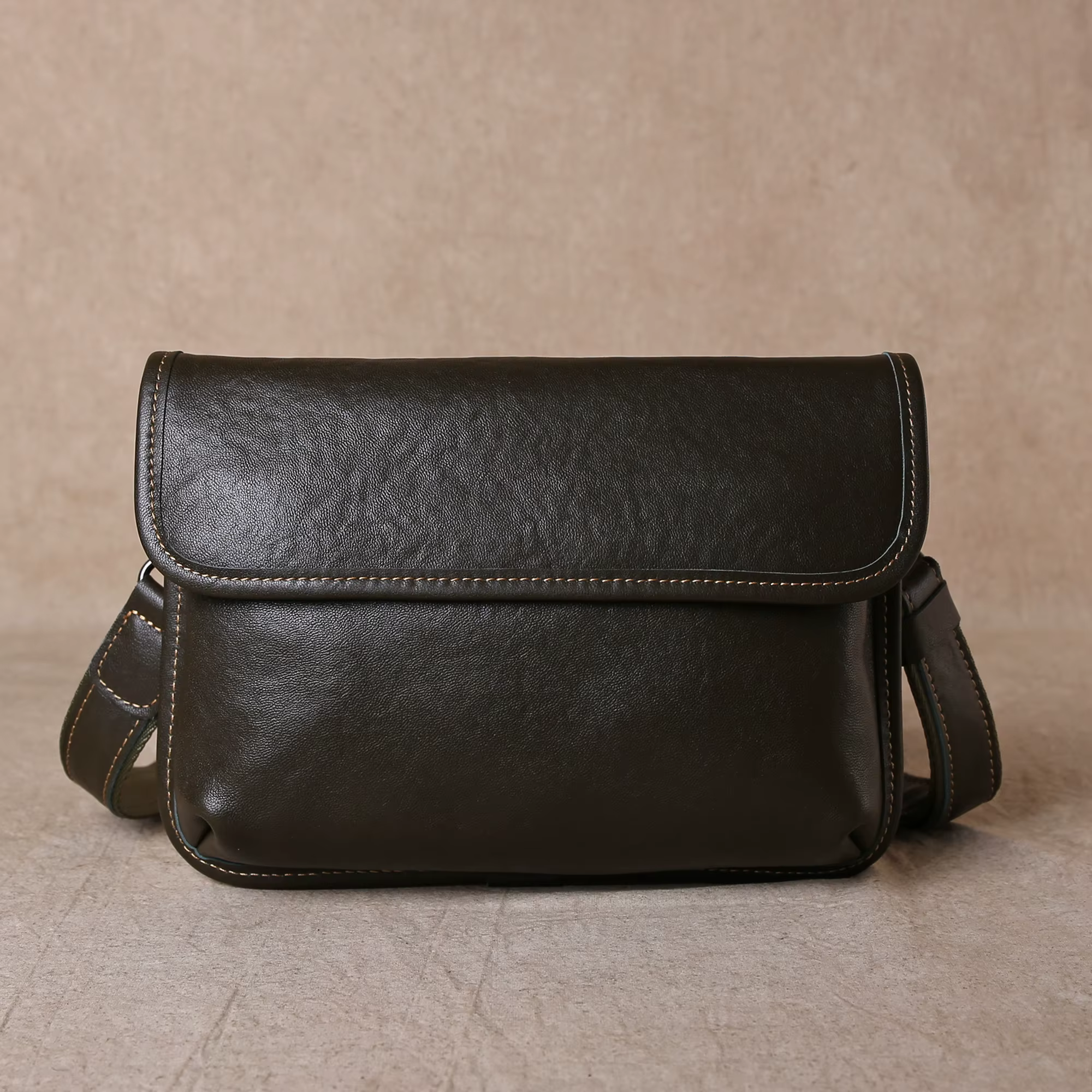 Sac à bandoulière simple en cuir de vache haut de gamme, sac à bandoulière jeune et à la mode, poche