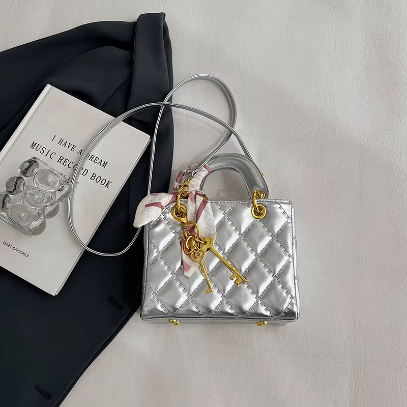 Sac à main argenté pour femmes, sac à bandoulière matelassé de marque célèbre, petit motif Lingge, s