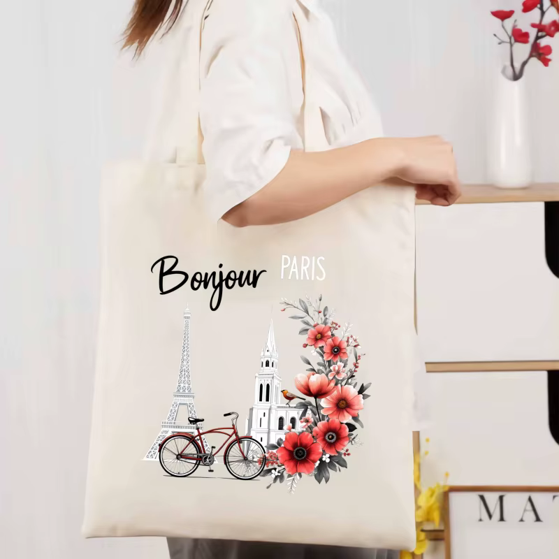 Sac fourre-tout en toile crème, Tour Eiffel de Paris, églises, vélos, fleurs et texte "Bonjour" pour