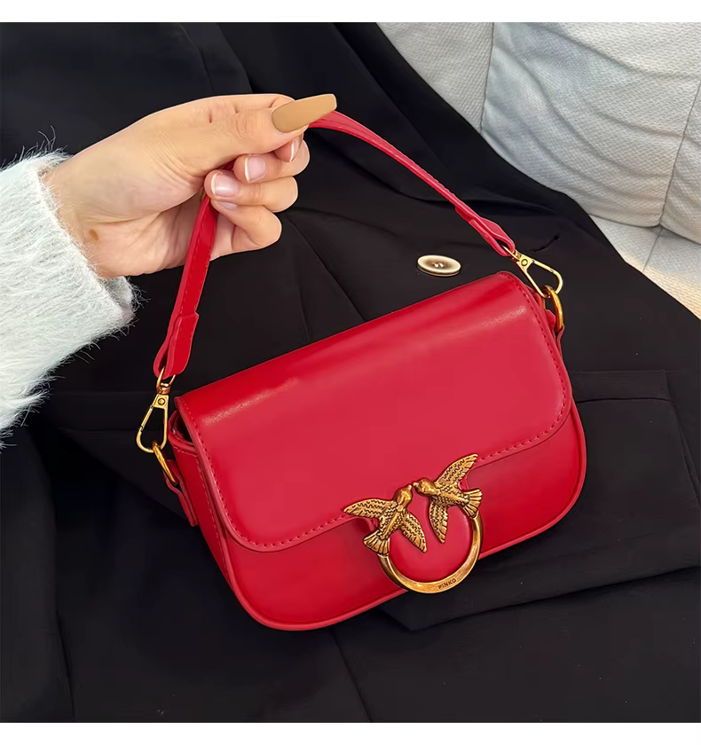 Sac bandoulière mini élégant et rétro de luxe PINKO avec chaîne, minimaliste pour les sorties décont