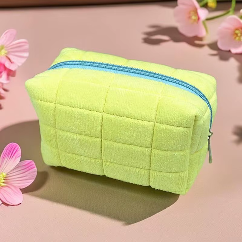 Trousse de maquillage élégante en fourrure pour femmes, grande capacité à fermeture éclair de couleu