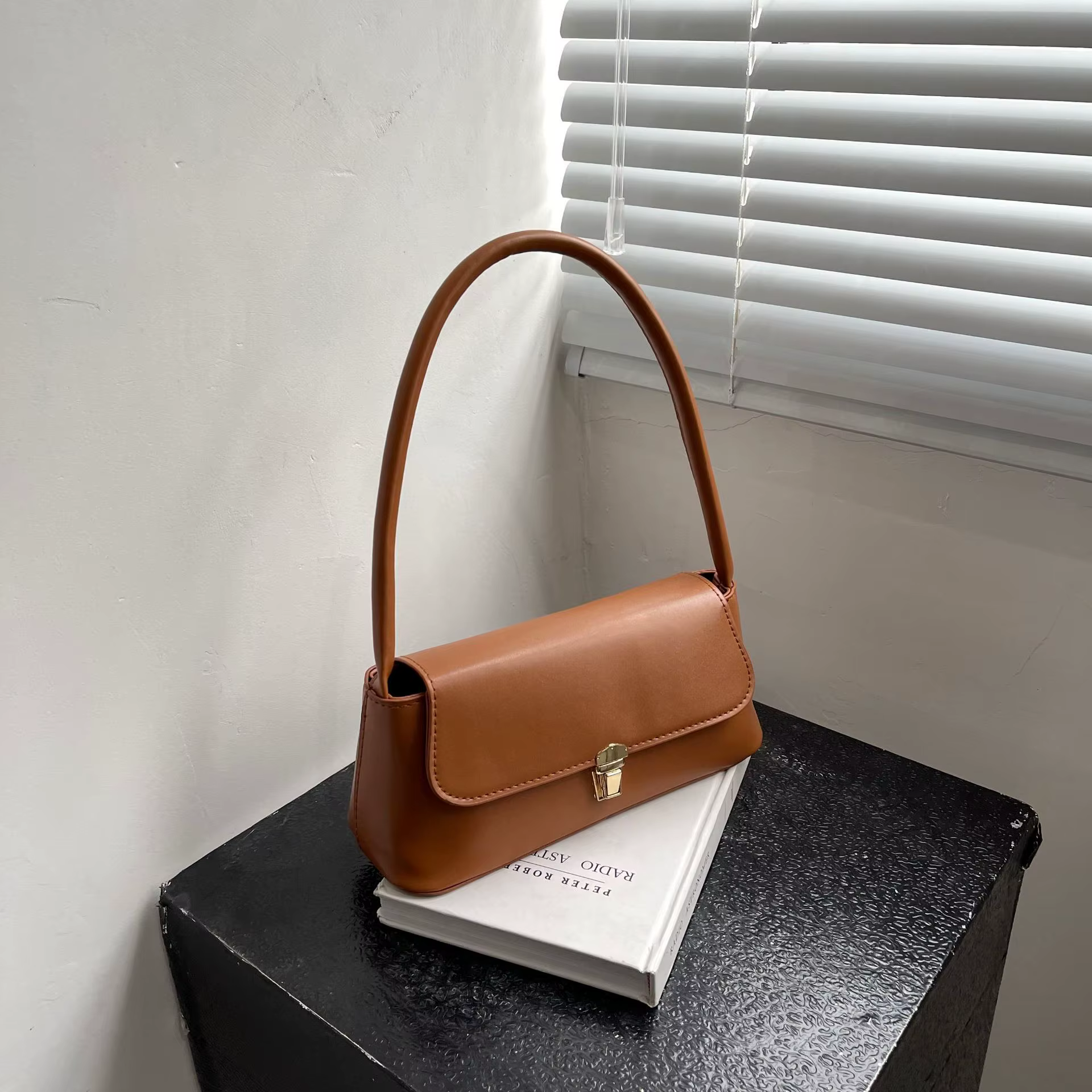 Sac à bandoulière rétro pour femmes, sac sous les bras, mode Simple, couleur unie, nouveau sac à ban