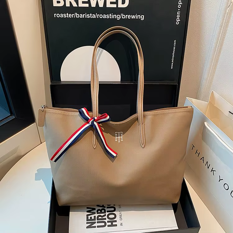 Sac à langer vintage élégant : Sac à main bandoulière de luxe pour femme avec logo de créateur et fo