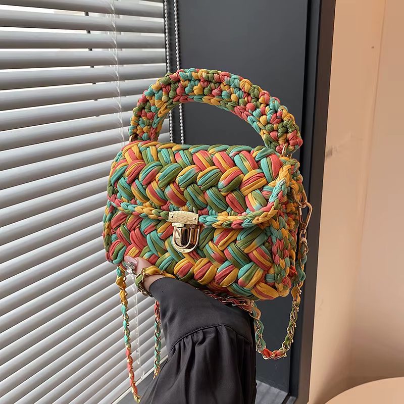 Sac à bandoulière élégant au crochet avec pompon pour dames, sac fait à la main de style tendance av