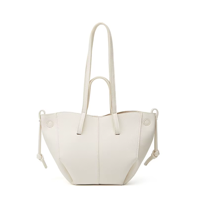 Tendance et polyvalent, ce grand sac fourre-tout peut être utilisé pour le travail, les sorties et l