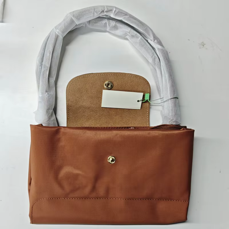 Sac hobo pliable classique en nylon, sac à main à bandoulière pour femmes avec design brodé
