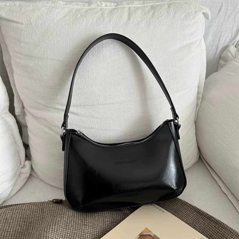 Sac Hobo minimaliste de couleur unie, finition brillante, lettre en relief, sac léger sous les bras 