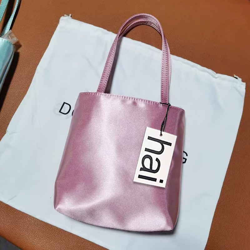 Sac à main carré en satin de soie coloré pour femme, sac fourre-tout tendance à porter à l'épaule ou