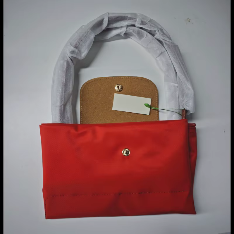 Sac hobo pliable classique en nylon, sac à main à bandoulière pour femmes avec design brodé