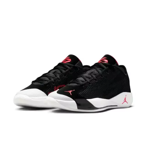 Baskets de sport basses Nike noir, blanc et rouge, à contraste audacieux, avec empeigne lisse, amort