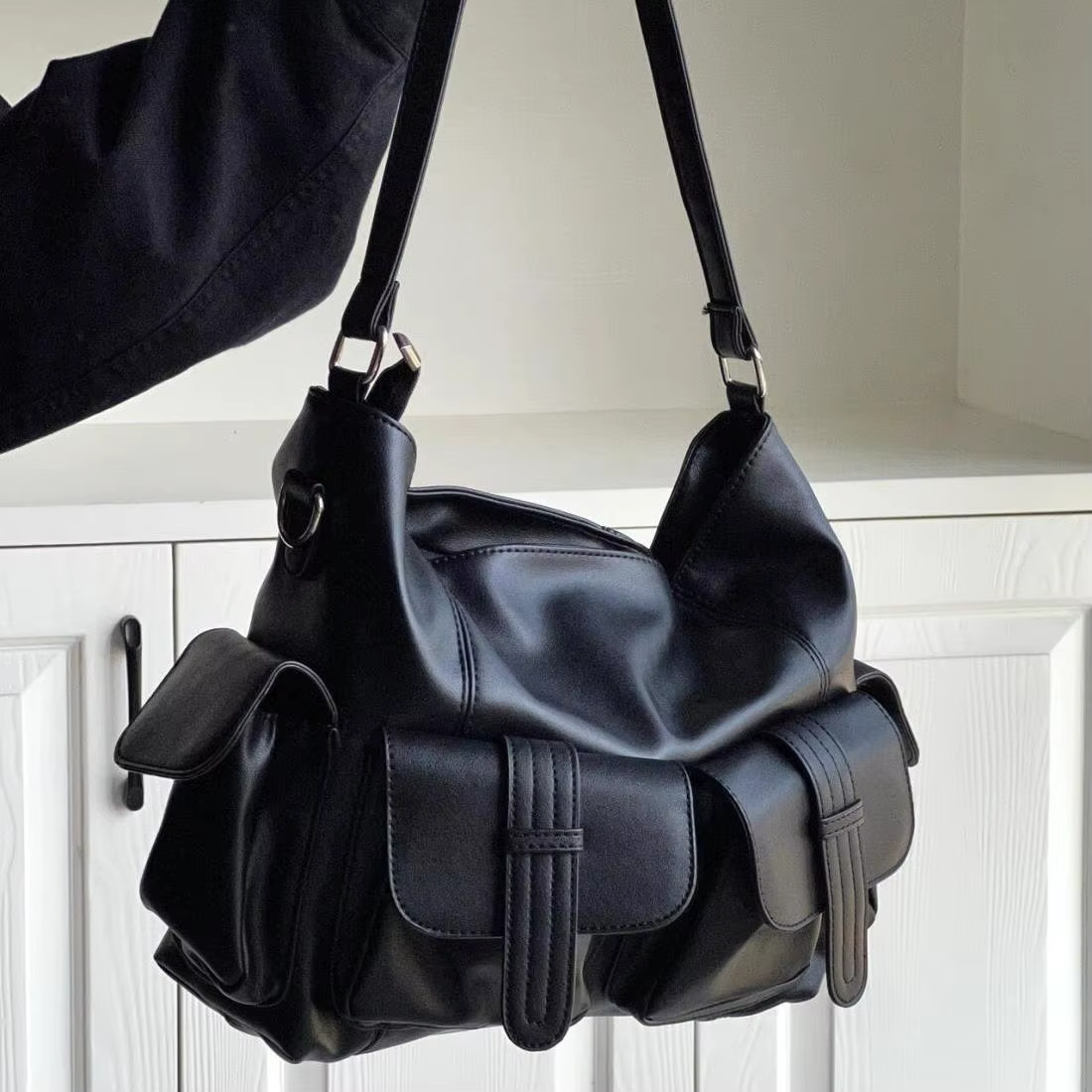 Un nouveau sac messager fourre-tout à une épaule, design rétro américain simple pour les déplacement