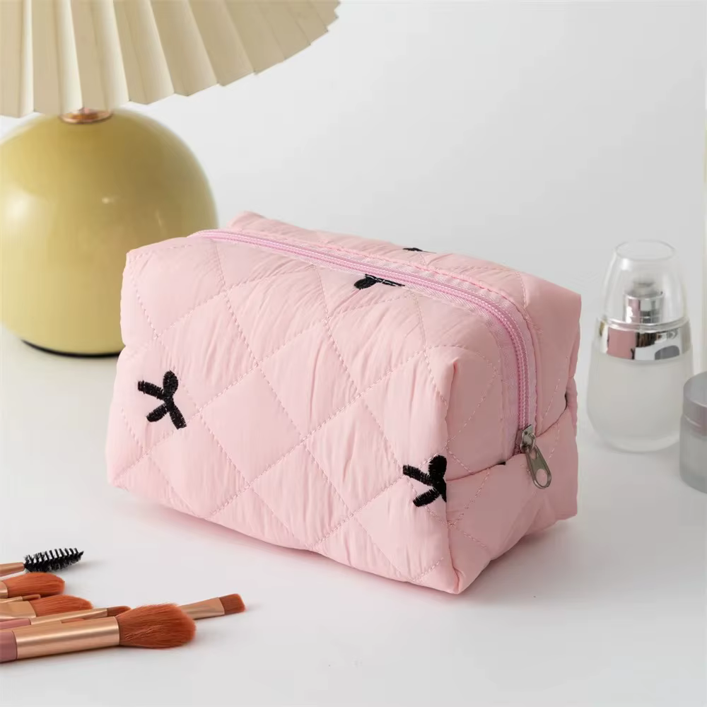 Trousse de Maquillage Femme avec Nœud Brodé – Grande Capacité, Sac de Voyage Portable pour Cosmétiqu