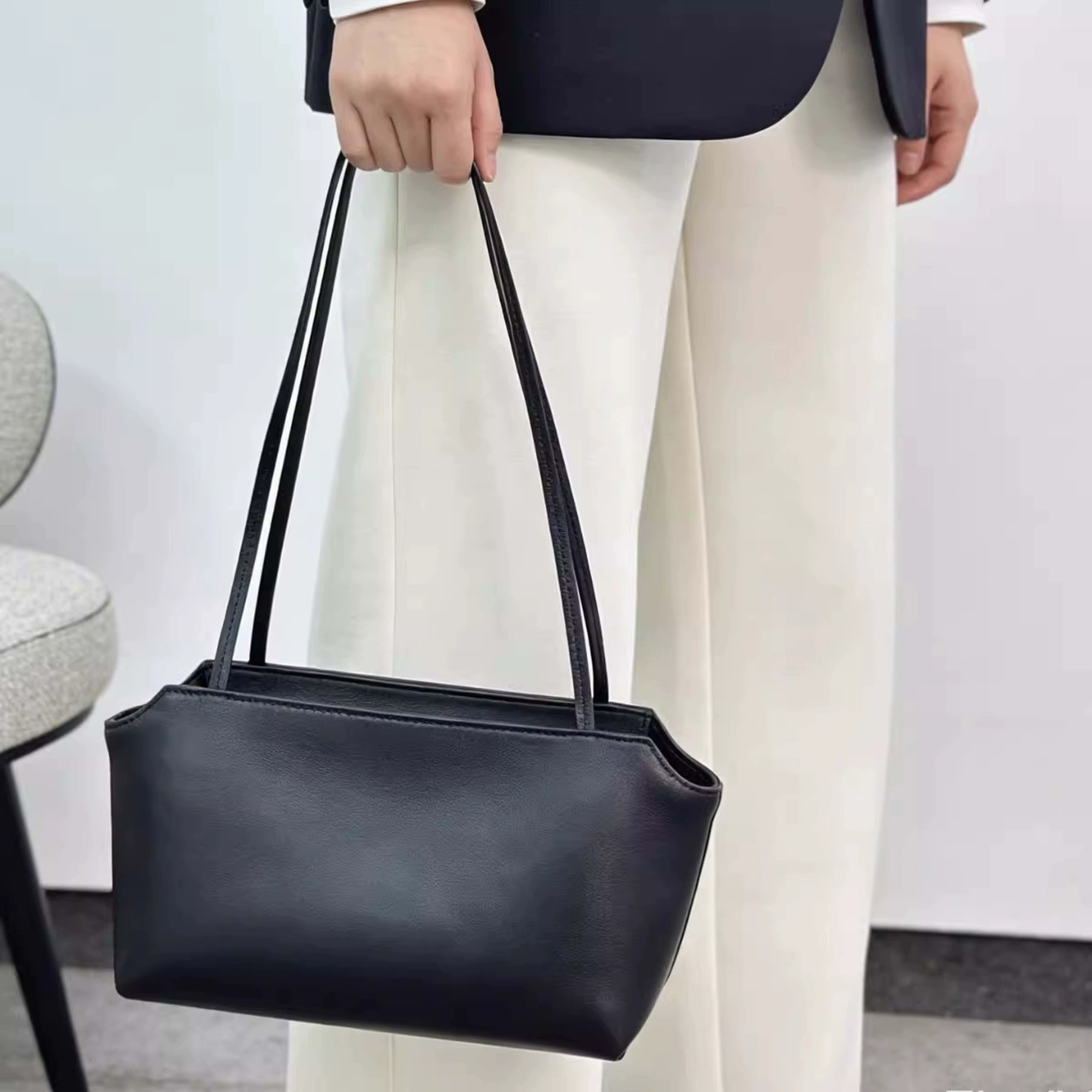 Sac à main d'épaule minimaliste en peau de mouton douce, design de niche, texture haut de gamme, lux