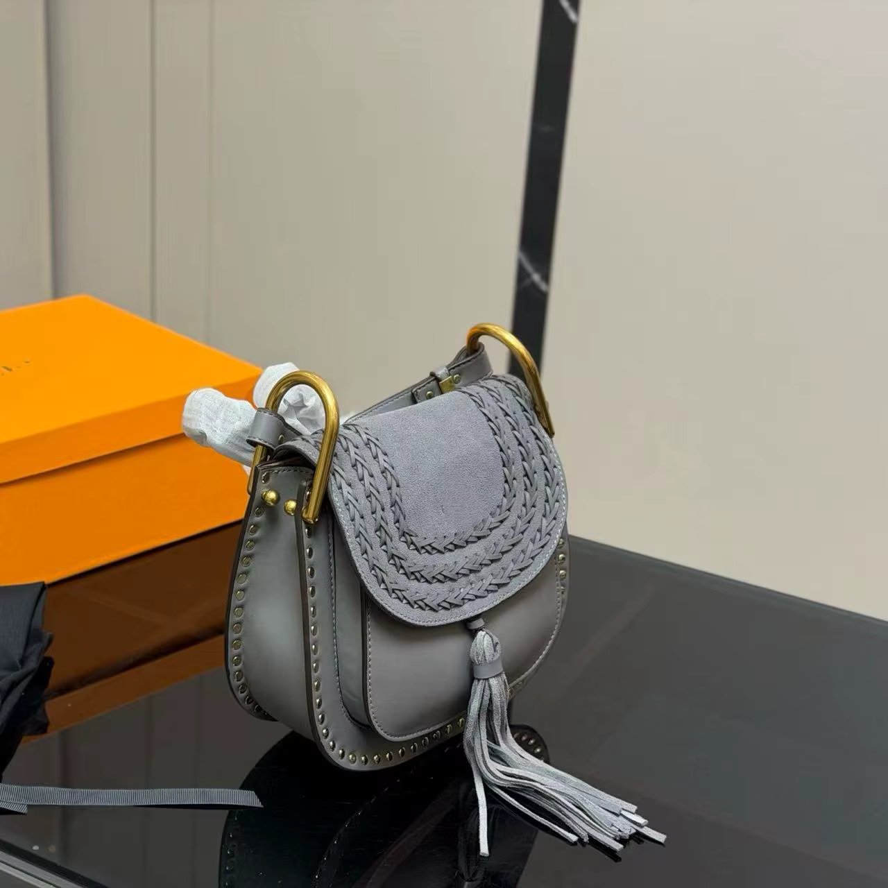 Sac à bandoulière pour femme 2026, style designer, tissé, à franges et rivets, en fourrure, style we