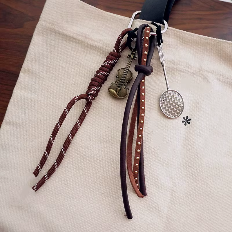1 pièce Accessoire de bagage : Porte-clés créatif en cuir en forme de croissant, pendentif pour sac