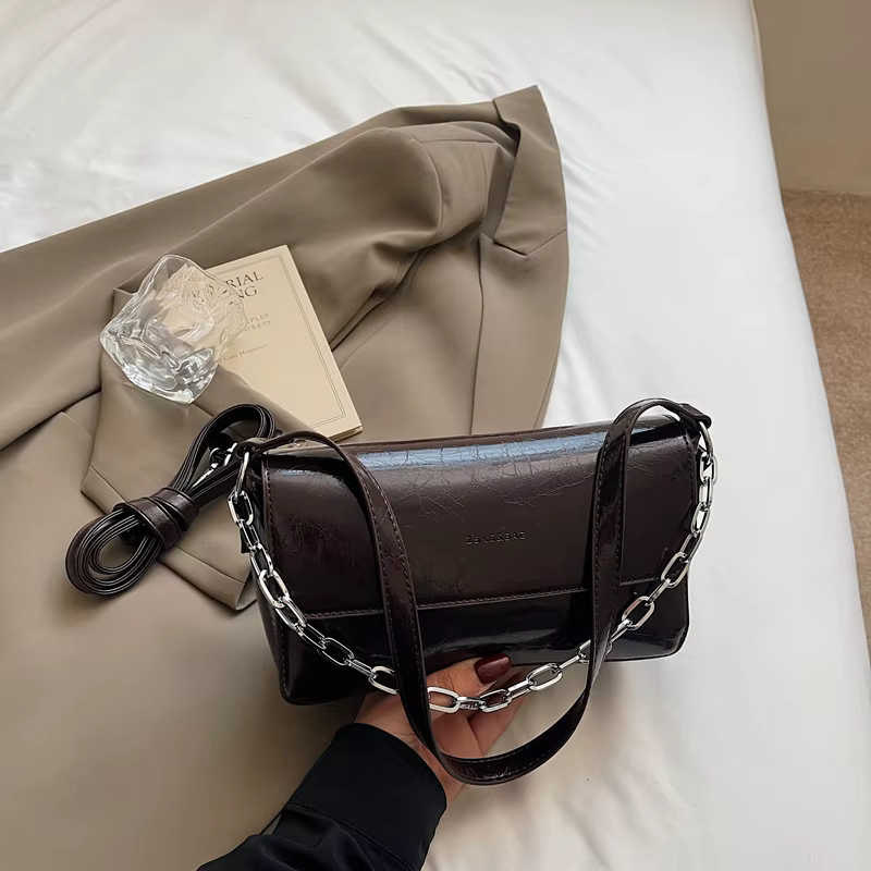 Sac à bandoulière de marque pour femmes, sac à main avec chaîne sous les bras, pochette argentée en 