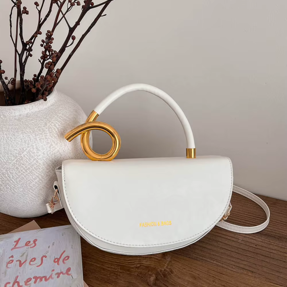 Sac bandoulière de style selle avec sangle, tendance et élégant, doté d'une texture de haute qualité