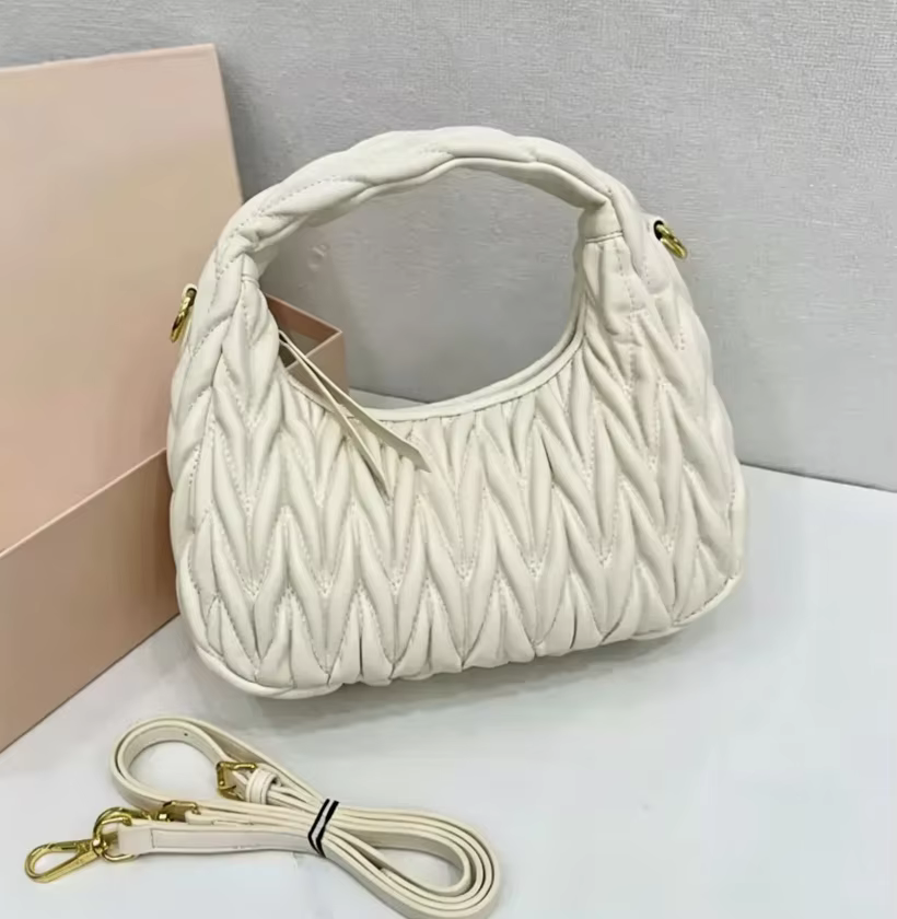 Sac à main tendance pour femme, design à pompons, sac d'épaule haut de gamme, sac sous le bras grand