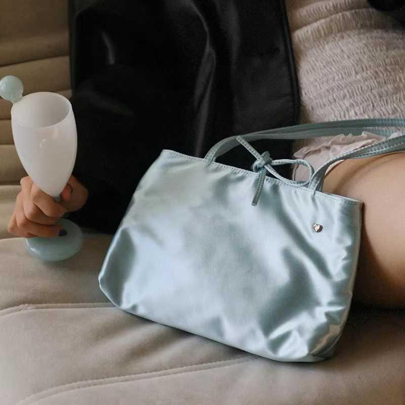 Petits sacs à main en Satin pour femmes, nouvelle mode dames, sac sous les bras d'été, sac à bandoul