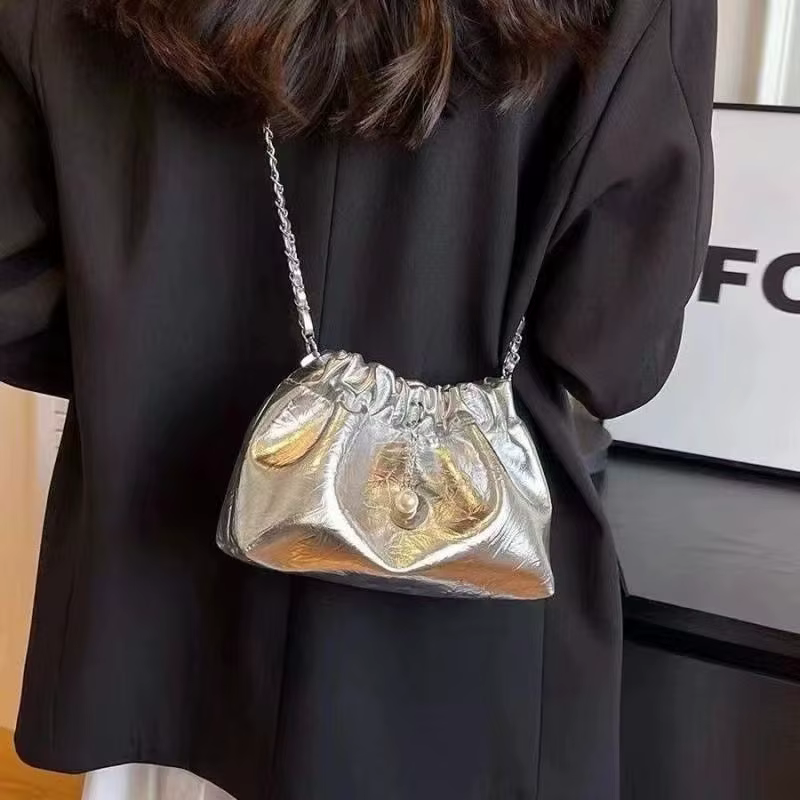 Niche de luxe polyvalente pour femmes, nouveau sac seau à cordon argenté, équipé d'une chaîne réglab