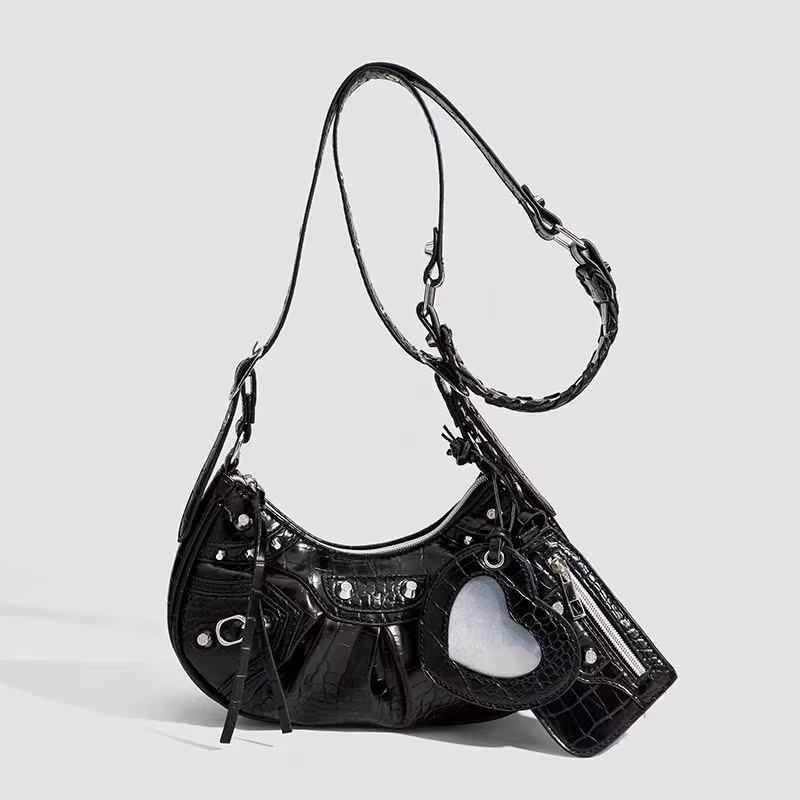 Sac de moto plissé à franges et rivets style punk 2025, sac sous le bras, sac à bandoulière simple,
