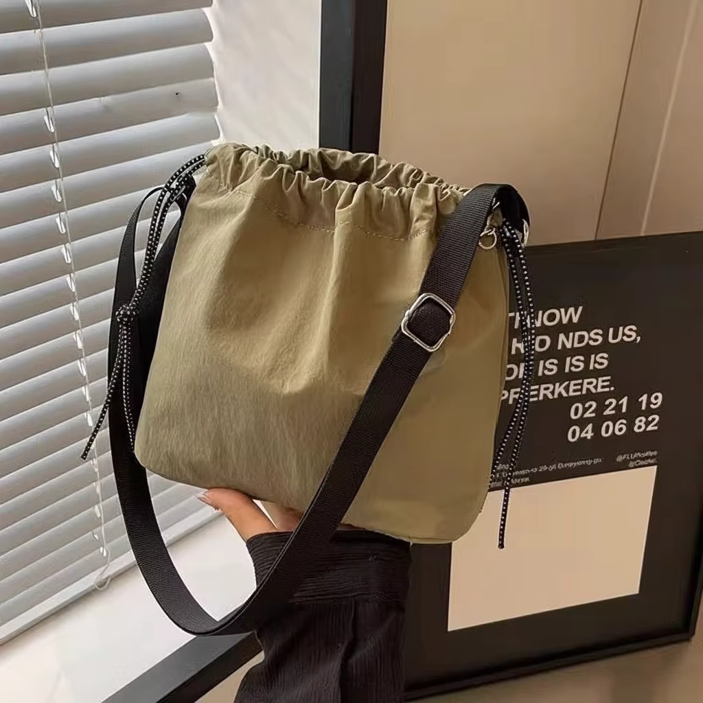 Sac seau en Nylon tendance pour femmes, sac à bandoulière simple, petit sac pour classe automne hive