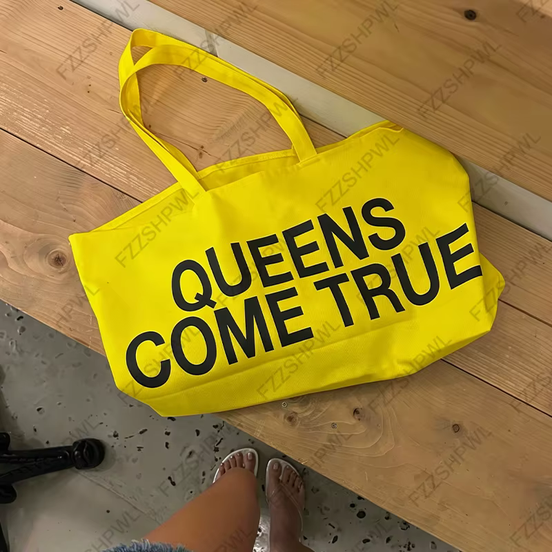 Sac en toile de style streetwear avec esthétique tendance, imprimé lettres gothiques grunge, grande 