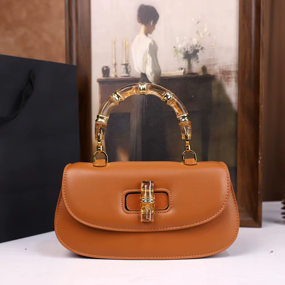 Le nouveau sac de selle à main en bambou 2025 est un petit sac à bandoulière polyvalent et haut de g