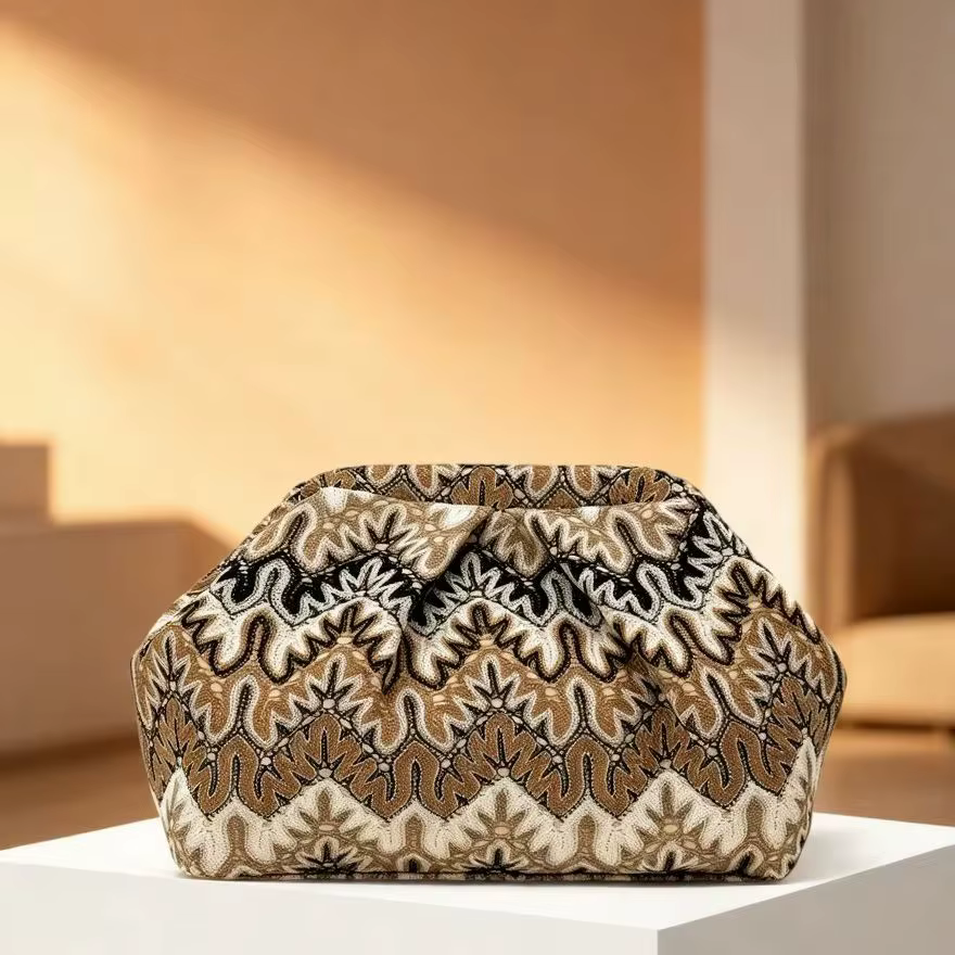Nouveau Sac Pochette Jacquard Style Bohème 2026 pour Femme, Sac Nuage Plissé Brodé à Motif Vague Vin