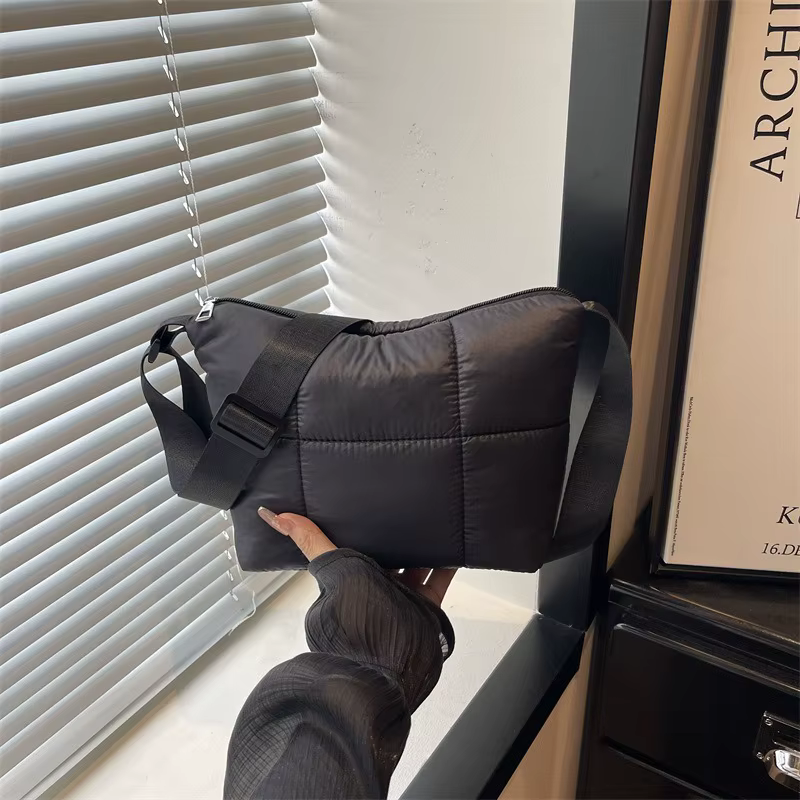 Sac à main pour femme, nouveau sac d'automne et d'hiver, sac à bandoulière simple, léger, décontract