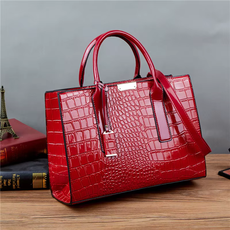 Sac à main en cuir verni pour femme