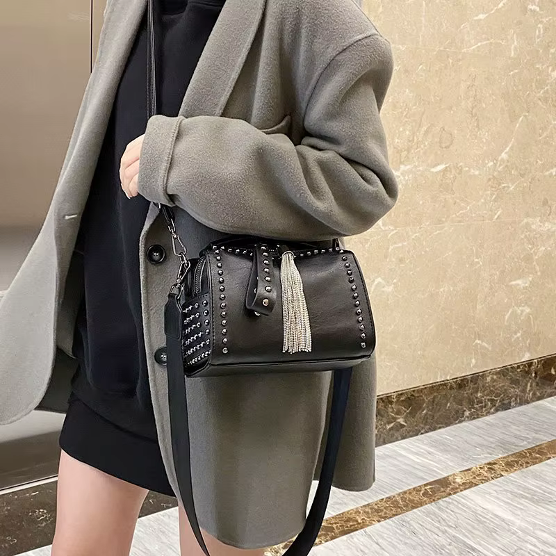 Sac à main de luxe pour femme avec rivets