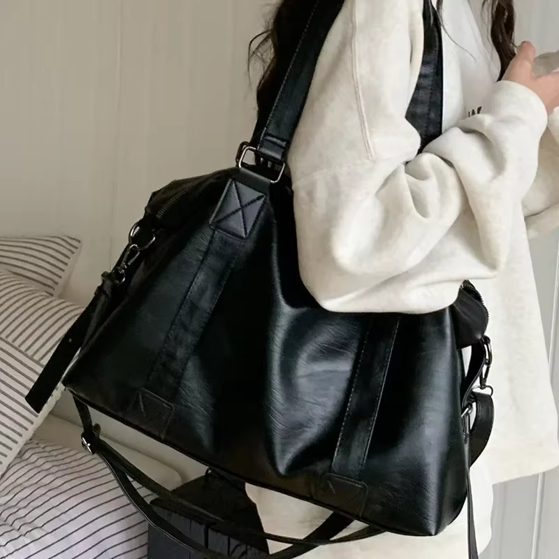 Grands sacs à bandoulière noirs pour femmes