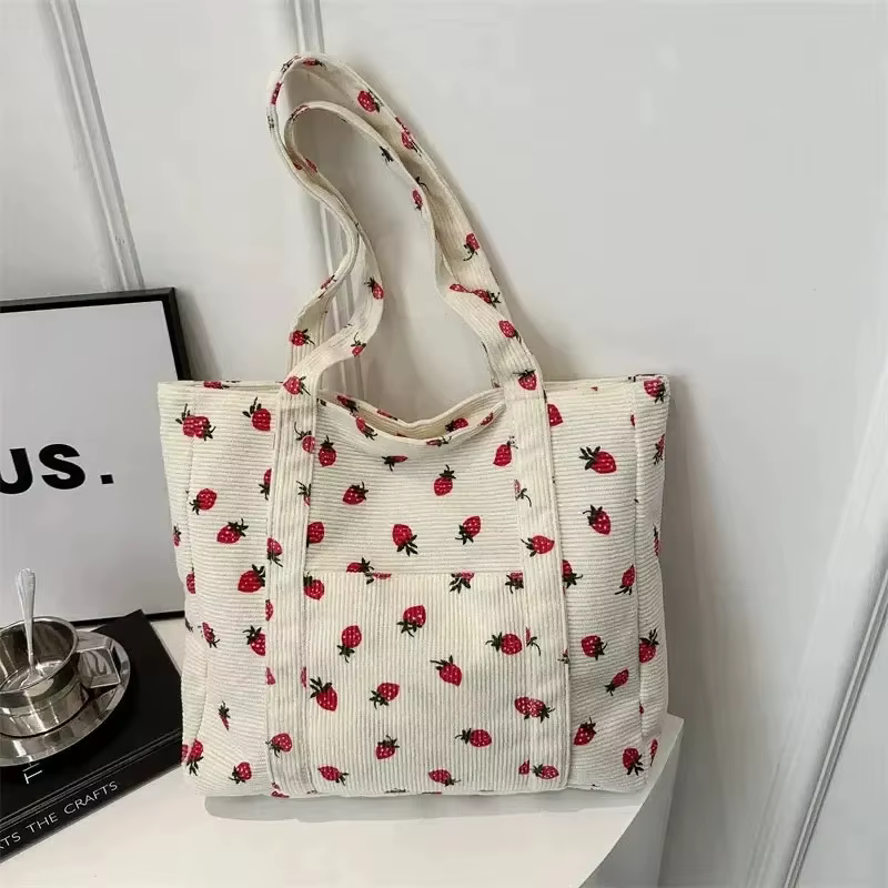 Sac à main en velours côtelé imprimé fraise