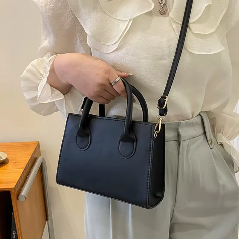 Petit sac carré noir minimaliste