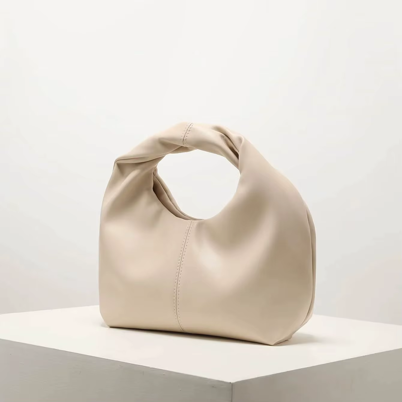 Sac carré torsadé élégant