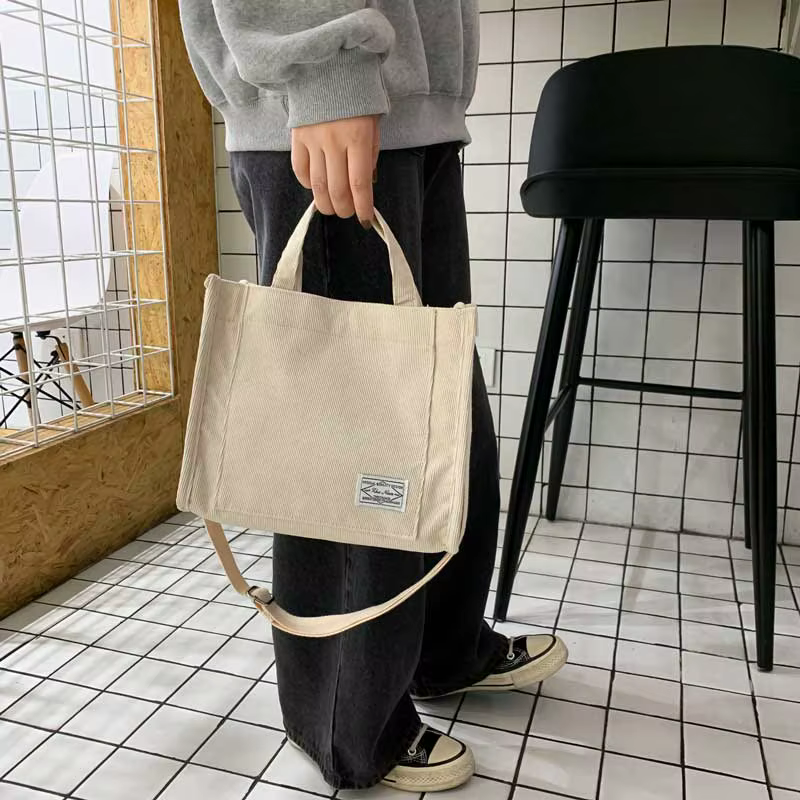 Sac fourre-tout à bandoulière en velours côtelé