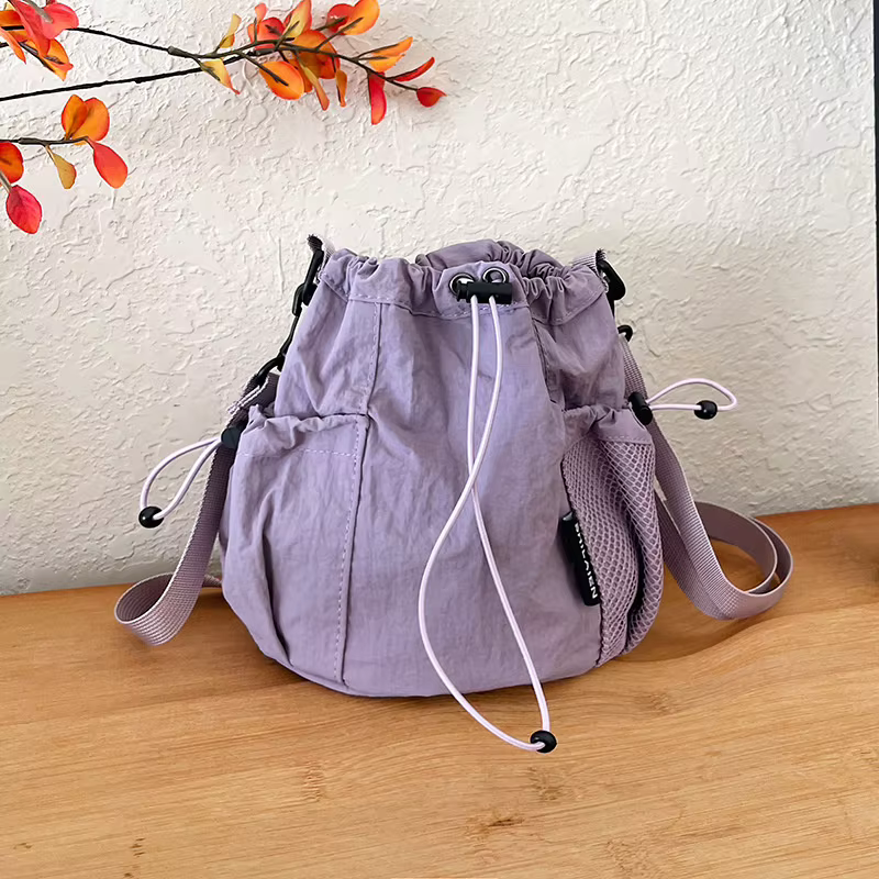 Sac seau coréen uni en nylon froissé avec cordon de serrage